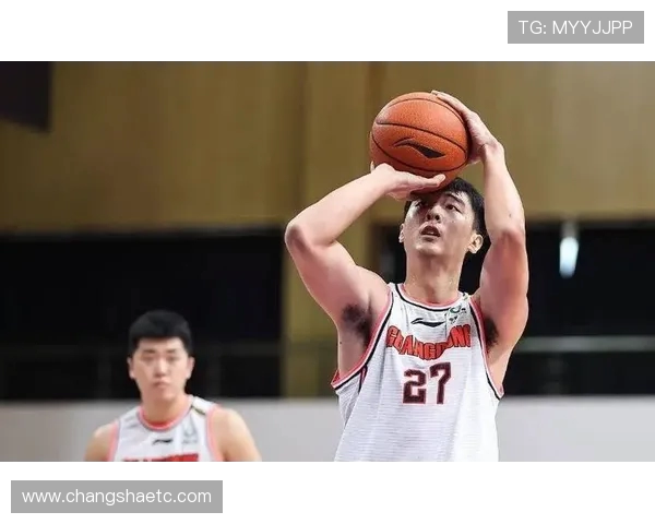 胖成球！广东旧将身材发福明显 腿粗肚子圆 杜锋给过他机会